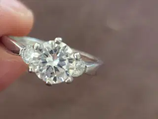 Sølv ring med zirkoner