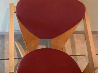 Wegner butterfly stol med rødt betræk