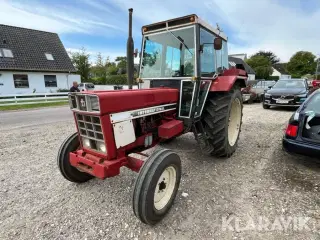 Veterantraktor med plov IH