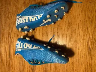 Fodboldstøvler NIKE str. 37,5