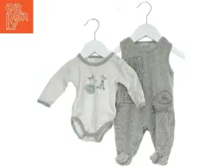 Babysæt med bodystocking og heldragt fra Fixoni (str. 56)