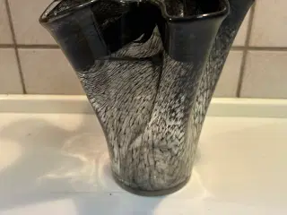 Foldevase med sort