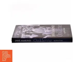 Onklerne og deres fruer : erindringsroman af Jane Aamund (Bog)