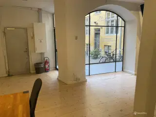 Kontor et stenkast fra Nørreport st.