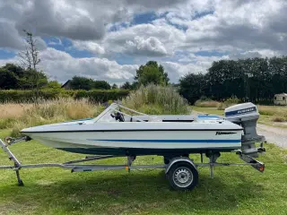 Speedbåd Fletcher med bådtrailer og 50 hk