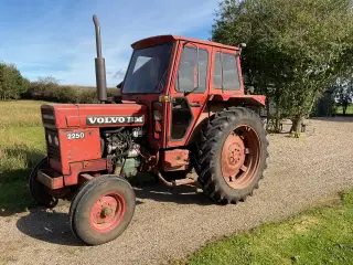 Traktor Volvo 2250