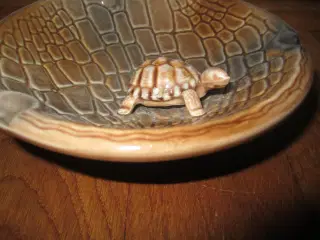 WADE. MADE IN ENGLAND. BYD.