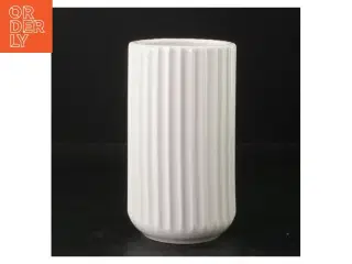 Lyngby Porcelæn vase fra Lyngby (str. 15 cm. 8 cm i diameter)