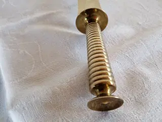 Museumskopi af fortidslevn, vægt 300 gram.