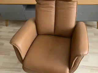 Pandora otiumstol på drejefod, brun læder