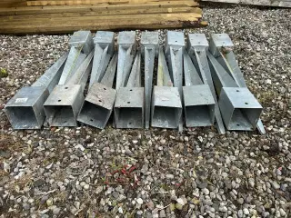 Jordanker/stolpe fødder 100x100 mm. 