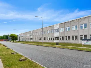 Erhvervslejemål på 345 m² i Kastrup – fleksibel indretning af kontor og lager