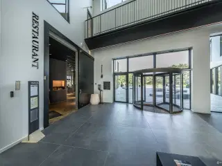 High-end nyopført kontorbygning