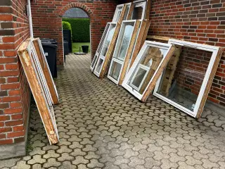 Vinduer og døre. Gratis afhentning. 