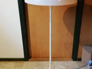 Panthella standerlampe fra Louis Poulsen
