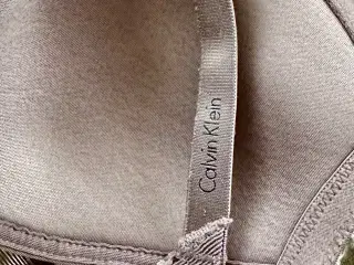 CHANGE, Calvin Klein BH str 80C, 75D sælges
