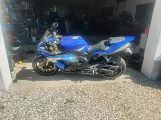 Yamaha r1 