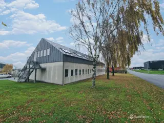 Kontor, klinik, liberalt erhverv - i alt ca. 144 kvm