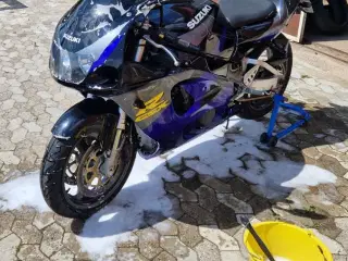 Suzuki GSX 750 rr ESRAL