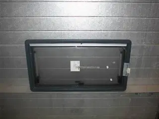 Oplukkelig rude med karm