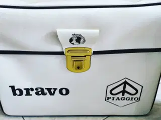 Piaggio Bravo sidetasker sorte