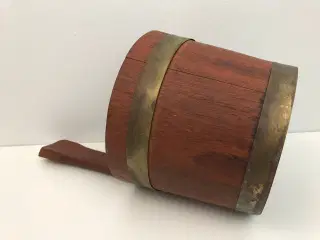 Teak og messing urtepotteskjuler