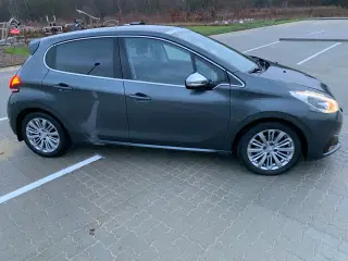 Økonomisk Peugeot 208 Desire sky