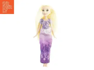 Dukke i lilla kjole (str. 27 cm)