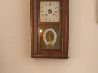 Gammelt ur til væg