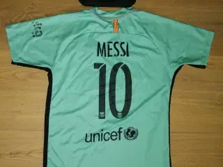 FC BARCELONA MESSI 16-17, STR 11-12 ÅR OG MADKASSE