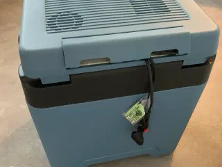 Køleboks til bil 12 og  220 V, 26 liter