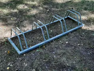 Cykelstativ - galvaniseret med bundramme, 4 cykler