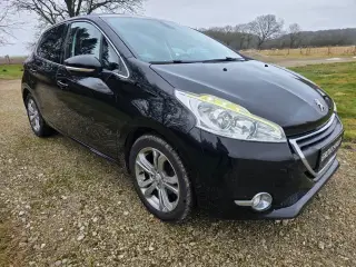 Peugeot 208 1,2 VTi Allure Sky