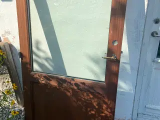 Mahogni dør bortgives