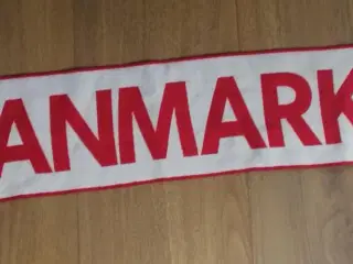 NYT HUMMEL DANMARK FAN HALSTØRKLÆDE, 155 CM