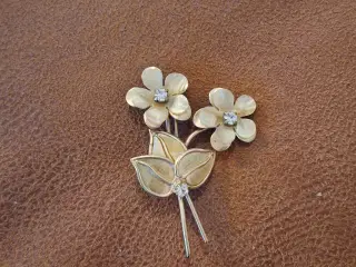 Blomster Broche