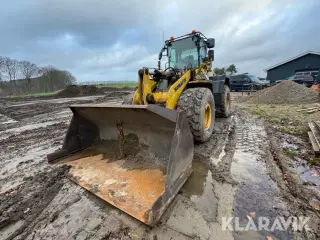 Gummiged Komatsu WA320-5H