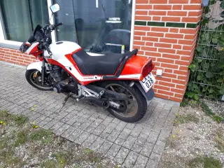 Veteran Suzuki GSX 550E . let at syne. 