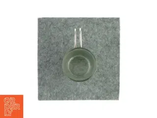 Glas med metal håndtag