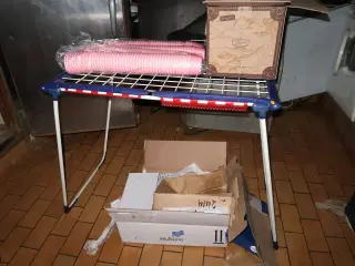 Tørrestativ samt papirdispenser