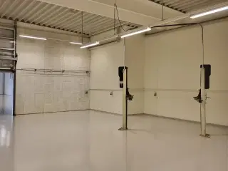 Butikslokale - velegnet til bil eller bådforretning