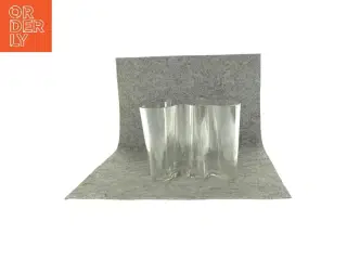 Glasvase i sjov form (str. LBH: 18x15x16 cm)