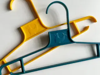 Mothercare børnebøjler af plast, 2 stk samlet