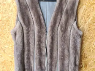 Buntmager Arley Jensen. Vest af minkpels