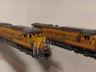Modeltog Spor N. Hallmark UP 8-40C. Dash 8.