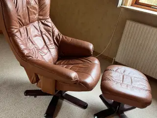 Cognac farvet læder lænestol m. fodskammel