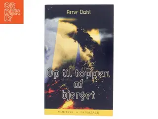 Op til toppen af bjerget af Arne Dahl (f. 1963) (Bog)