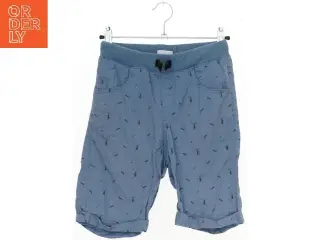 Blå shorts med insektmønster fra Friends (str. 134)