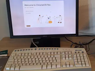 Acer 20" monitor og Microsoft tastatur