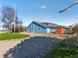 Unikt kombinationslejemål i Vindinge – Moderne kontor. produktion og lager